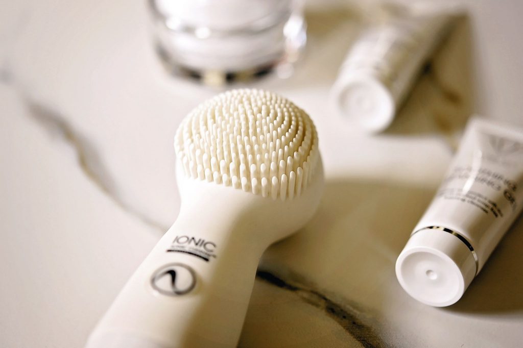 Crystal clear ionic sonic cleanse